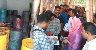 যশোরে ৬ হাজার লিটার জ্বালানি তেল জব্দ, ৩ ব্যবসায়ীর জরিমানা